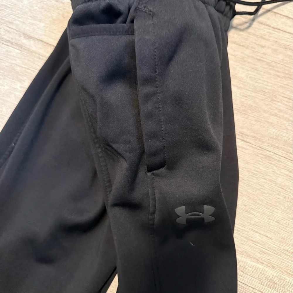 Under Armour Women’s Black Fleece Lined Joggers - Picture 9 of 13